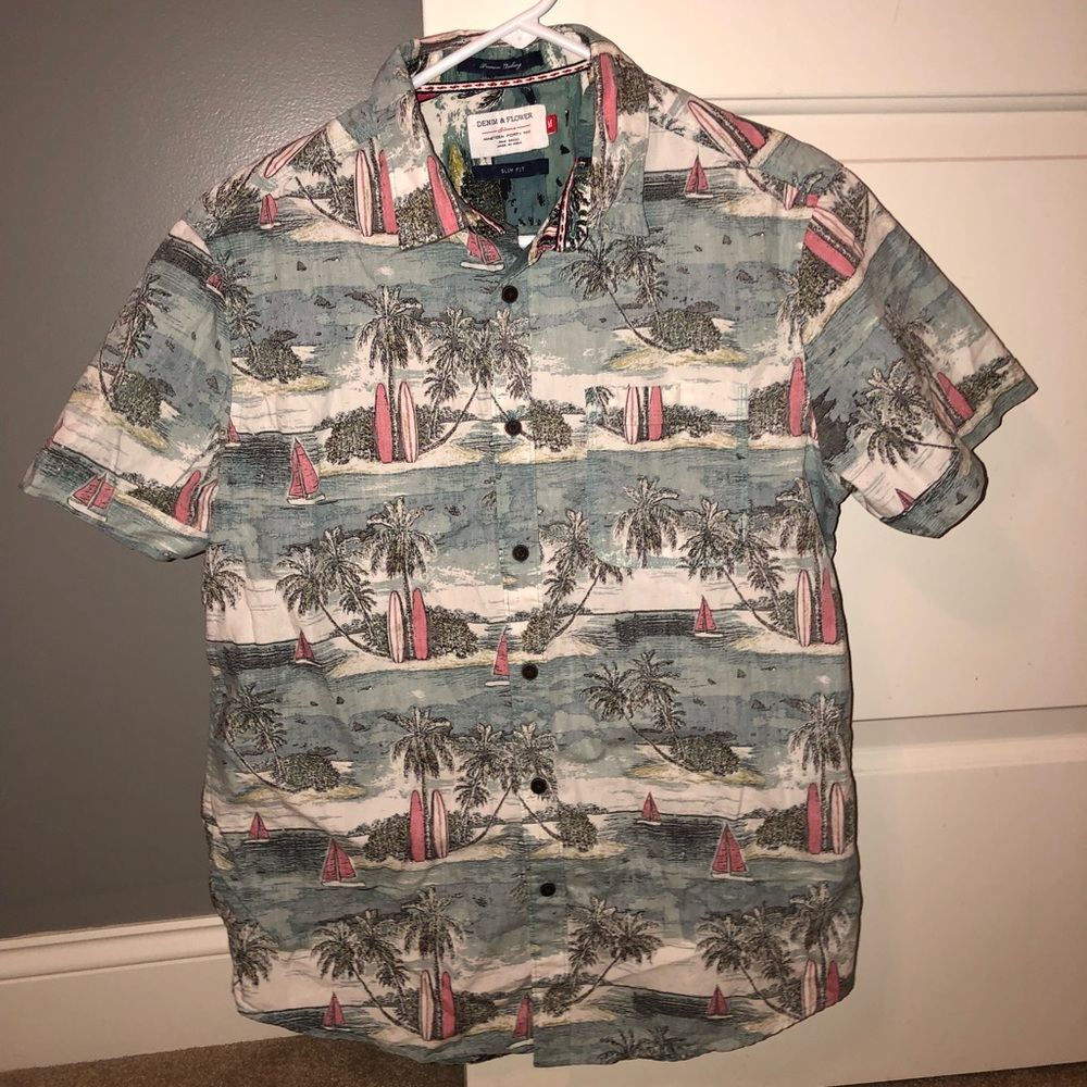 Men’s Beachy Short Sleeved Button Down